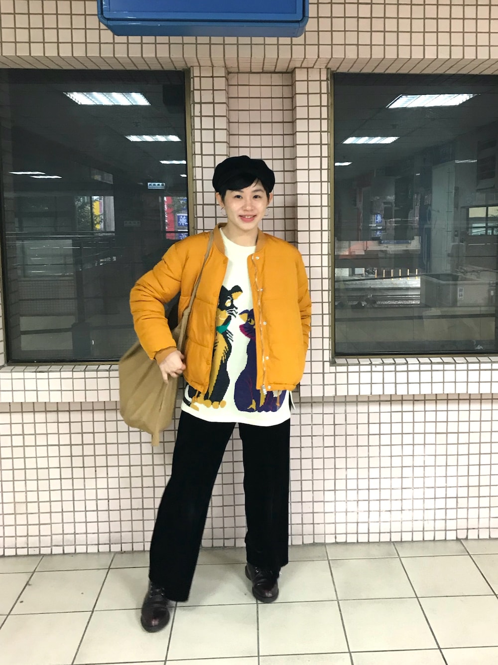 「冬コーデ、大人カジュアル、古着MIX、Dr.Martens、女の子、雨の日コーデ、Pull&Bear、ZARA、Taiwan、TAIPEI」｜「PULL&BEARのアイテム（ダウンジャケット/コート、イエロー系）」を使った、芮翠樹さん（レディース・164cm）の冬コーディネートの1枚目の写真
