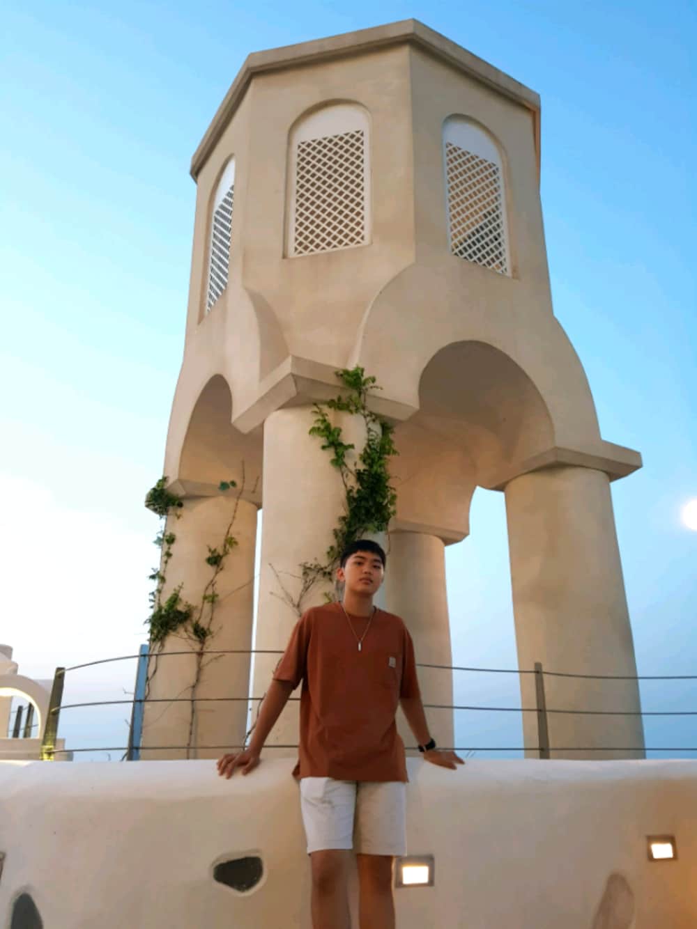 「summer、carhartt、VINTAGE」｜「Carharttのアイテム（Tシャツ/カットソー、オレンジ系）」を使った、throughardtimezさん（メンズ・180cm）の夏コーディネートの1枚目の写真
