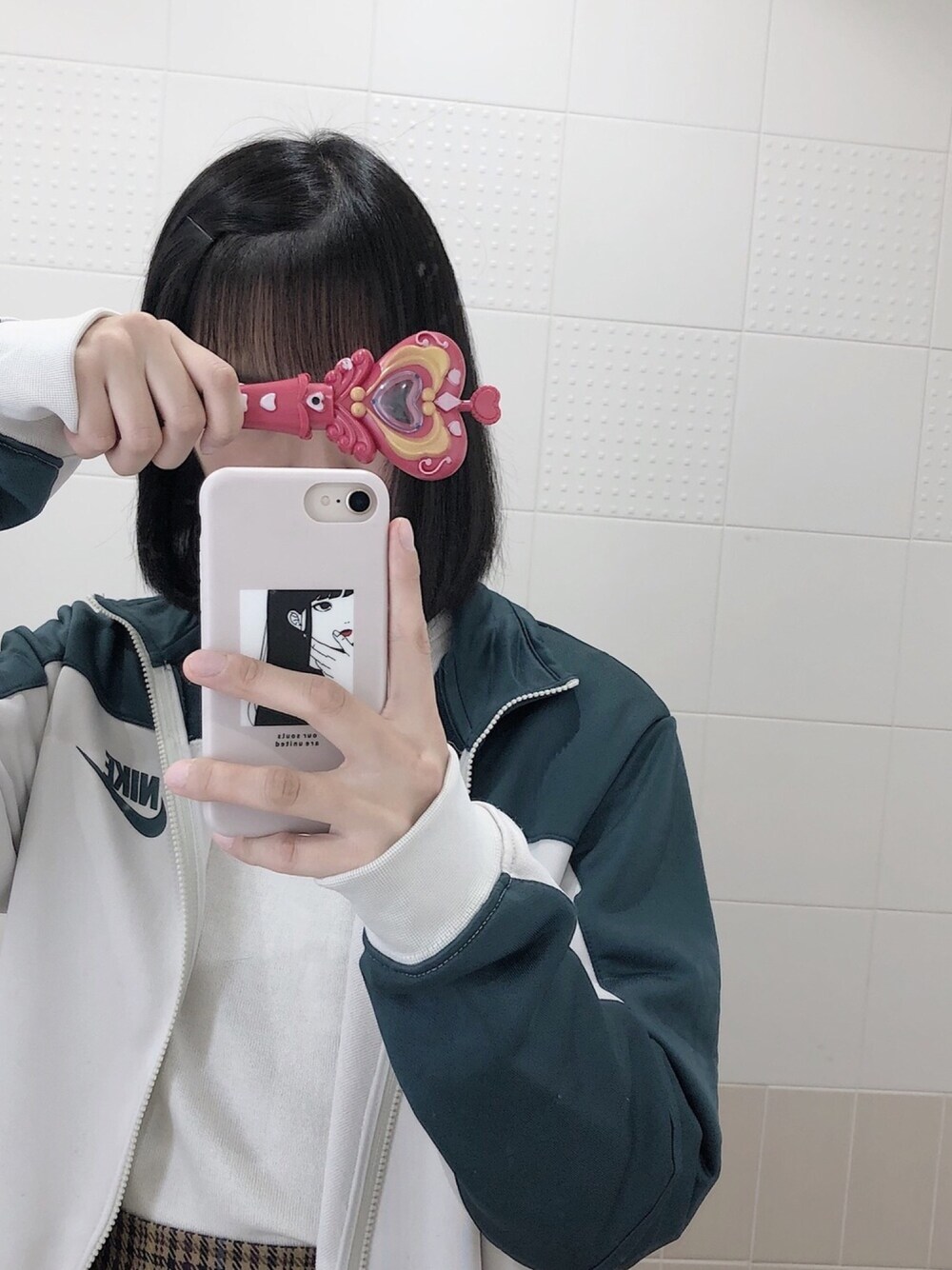 「おしゃれさんと繋がりたい、ootd、古着MIX、古着コーデ」｜「NIKEのアイテム（ジャージ、グリーン系）」を使った、𝒉𝒊𝒊𝒏𝒂さん（レディース・165cm）の冬コーディネートの1枚目の写真