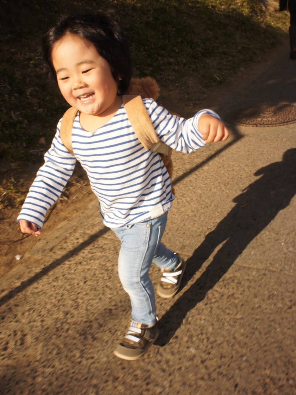 「キッズコーデ、男の子、カジュアル、yellowface、apreslescours、赤ちゃん本舗、おとこのこ、ダイエーのくま、お散歩コーデ、kids」｜「YELLOWFACEのアイテム（Tシャツ/カットソー、ブルー系）」を使った、MUUさんさん（キッズ・80cm）の冬コーディネートの1枚目の写真