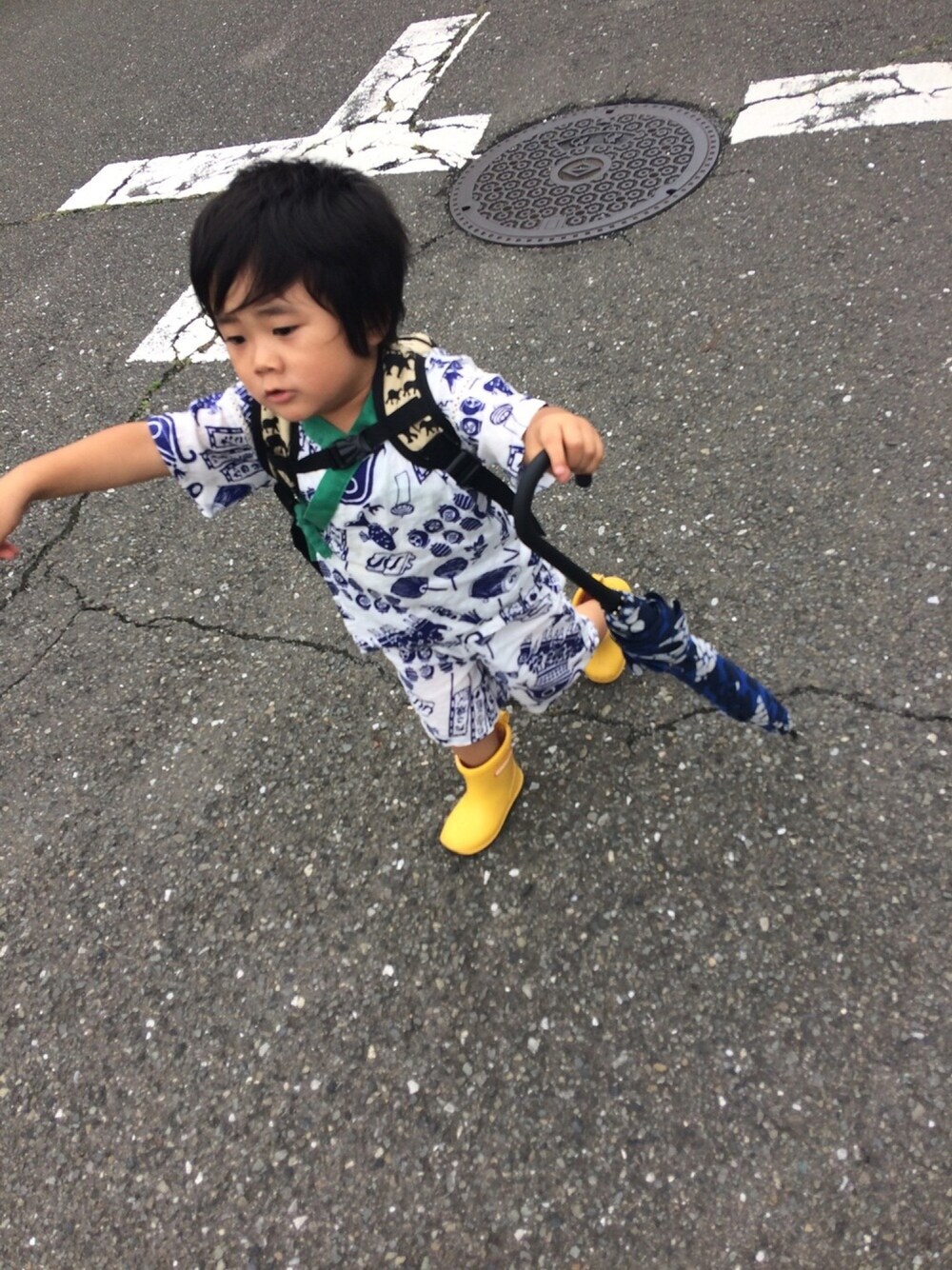 「夏、夏祭り、縁日、甚平、浴衣、BREEZE、おとこのこ、ootd、kids、kidsootd」｜「BREEZEのアイテム（浴衣、ホワイト系）」を使った、MUUさんさん（キッズ・80cm）の夏コーディネートの1枚目の写真