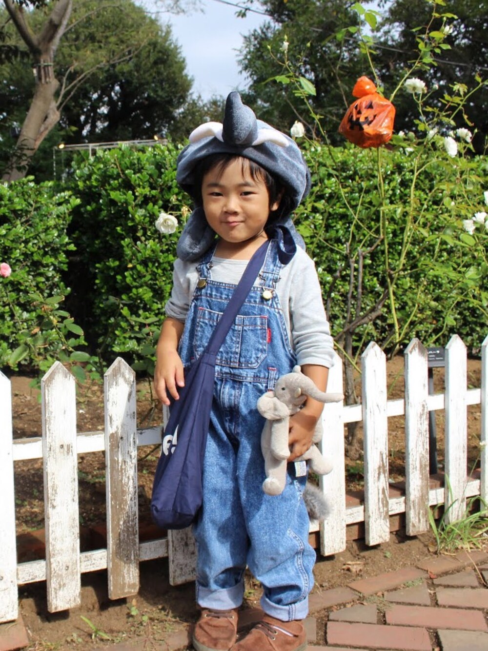 「wearhalloween2018、カジュアルコーデ、ユニクロ、おとこのこ、キッズ、kids、プチプラ、ハロウィン、halloween、秋冬コーデ」｜「UNIQLOのBABY クルーネックT（無地・長袖）（その他トップス、グレー系）」を使った、MUUさんさん（キッズ・100cm）の秋コーディネートの1枚目の写真
