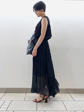 「SALON adam et rope'（サロン アダム エ ロペ）のノースリーブプリーツドレス（ワンピース、ブラック系）」を使った、sakiさん（レディース・158cm）の夏コーディネート