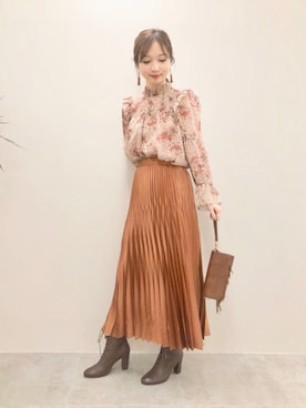 「秋のブラウンスタイル」｜「アイテム（アクセサリー）」を使った、meguさん（レディース・163cm）の夏コーディネート