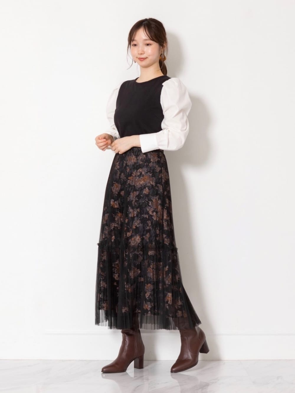 「花柄、チュールスカート、花柄スカート、JILLSTUART、ジルスチュアート、秋冬コーデ、2020AW」｜「JILL STUARTの◆カノアスカート（スカート、ブラック系）」を使った、meguさん（レディース・163cm）の秋コーディネートの1枚目の写真