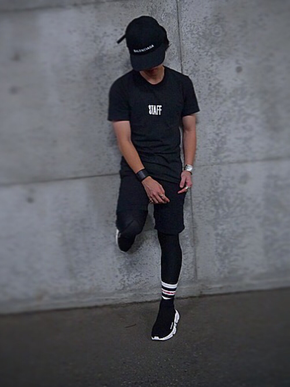 「BALENCIAGA、vetements、TENDERLOIN、Cody Sanderson、reebok、黒、黒コーデ、ootd、outfit」｜「BALENCIAGAのアイテム（キャップ、ブラック系）」を使った、ニムさん（メンズ・163cm）の夏コーディネートの1枚目の写真