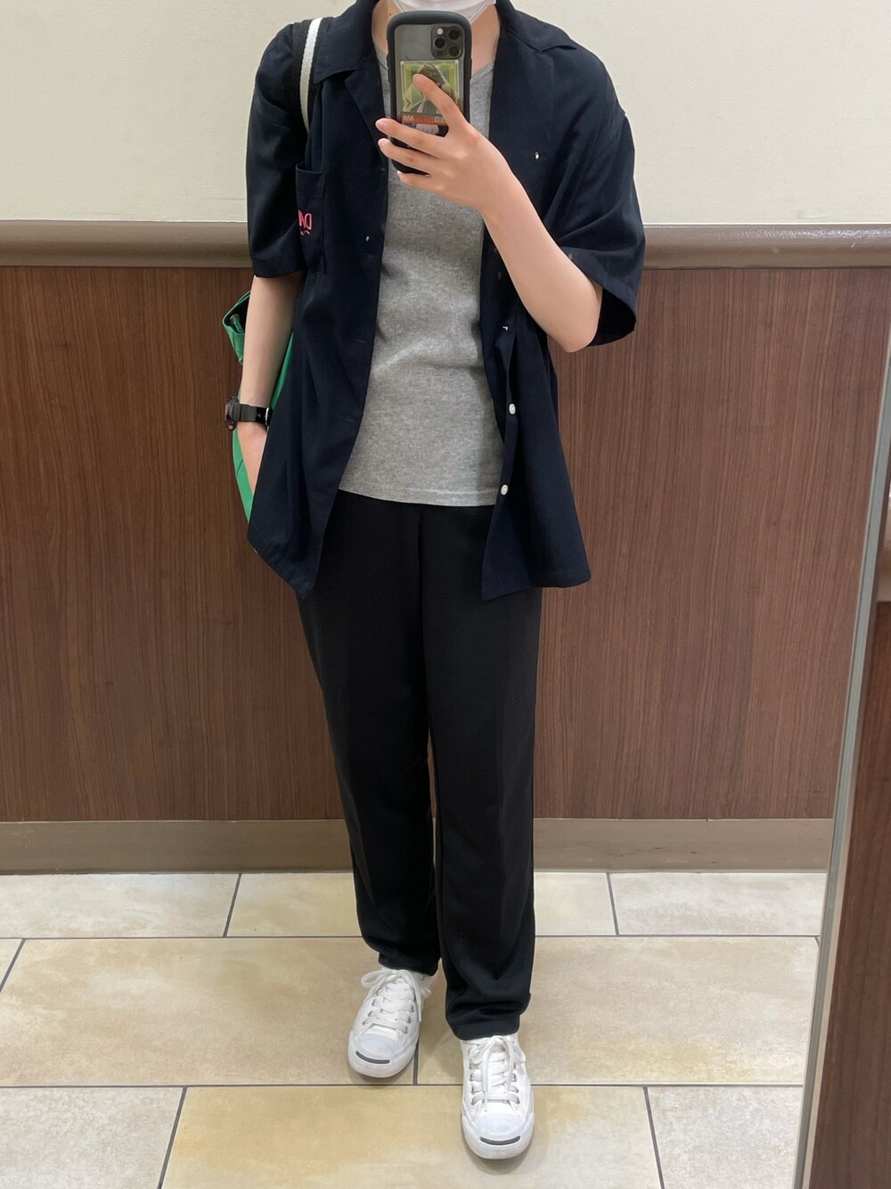 「これが私をアゲる服、夏コーデ、モノトーン、オープンカラーシャツ、Right-on、converse、ボーイッシュ、メンズライク、ジェンダーレス、おしゃれさんと繋がりたい」｜「BACK NUMBERのアイテム（シャツ/ブラウス、ブラック系）」を使った、fujino_otkmさん（レディース・156cm）の春コーディネートの1枚目の写真