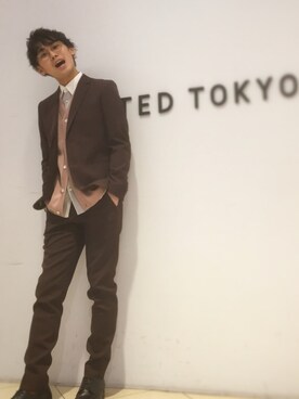 UNITED TOKYO MENS 新宿｜石田優気使用「UNITED TOKYO（カッティングレギュラーシャツ）」的時尚穿搭