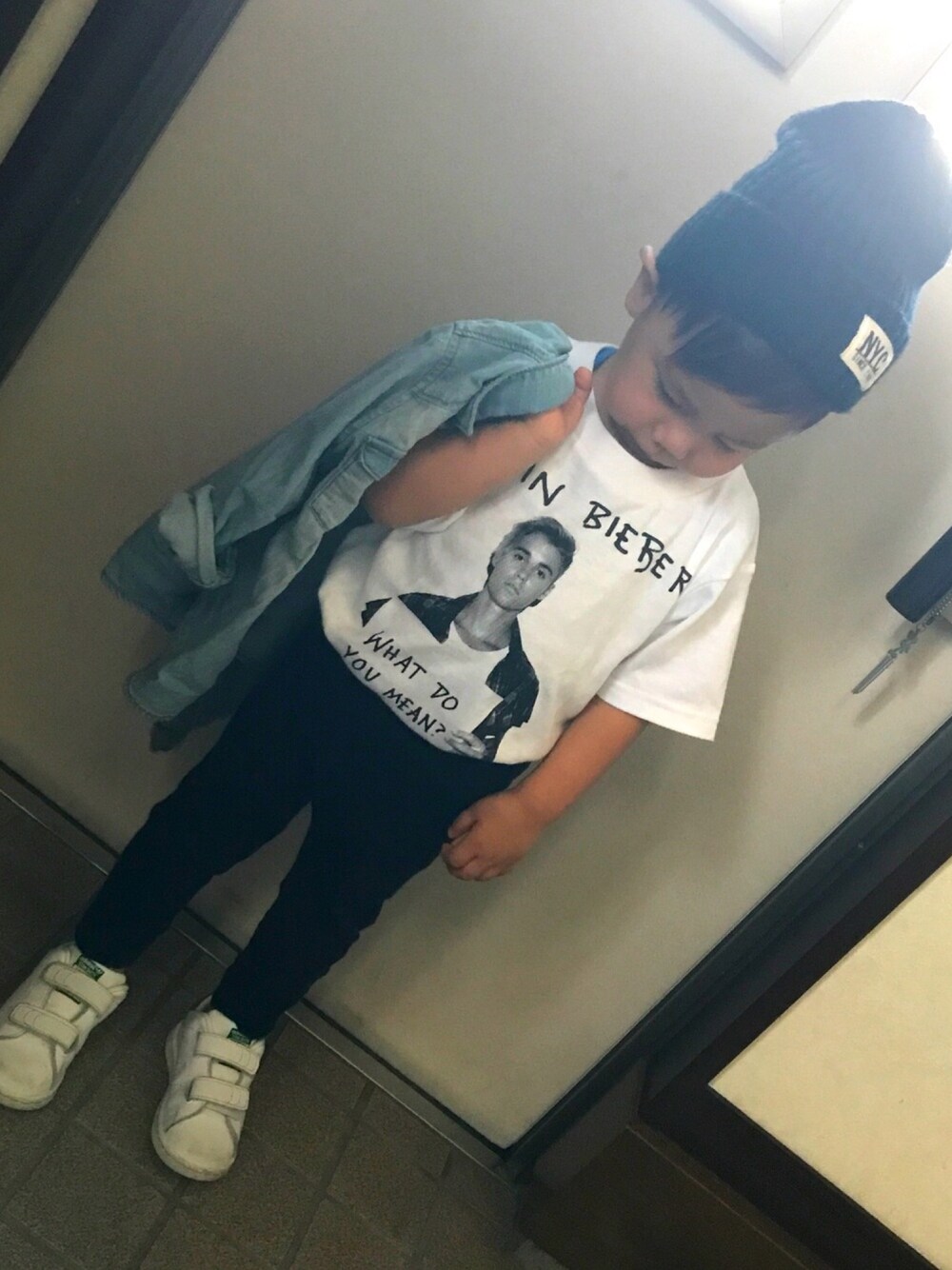 「キッズコーデ、男の子コーデ、H&M、シンプル、２歳児、2歳児 キッズ 男の子」｜「Right-on KIDSのアイテム（Tシャツ/カットソー、ホワイト系）」を使った、M̆̈ichiruさん（キッズ・90cm）の秋コーディネートの1枚目の写真