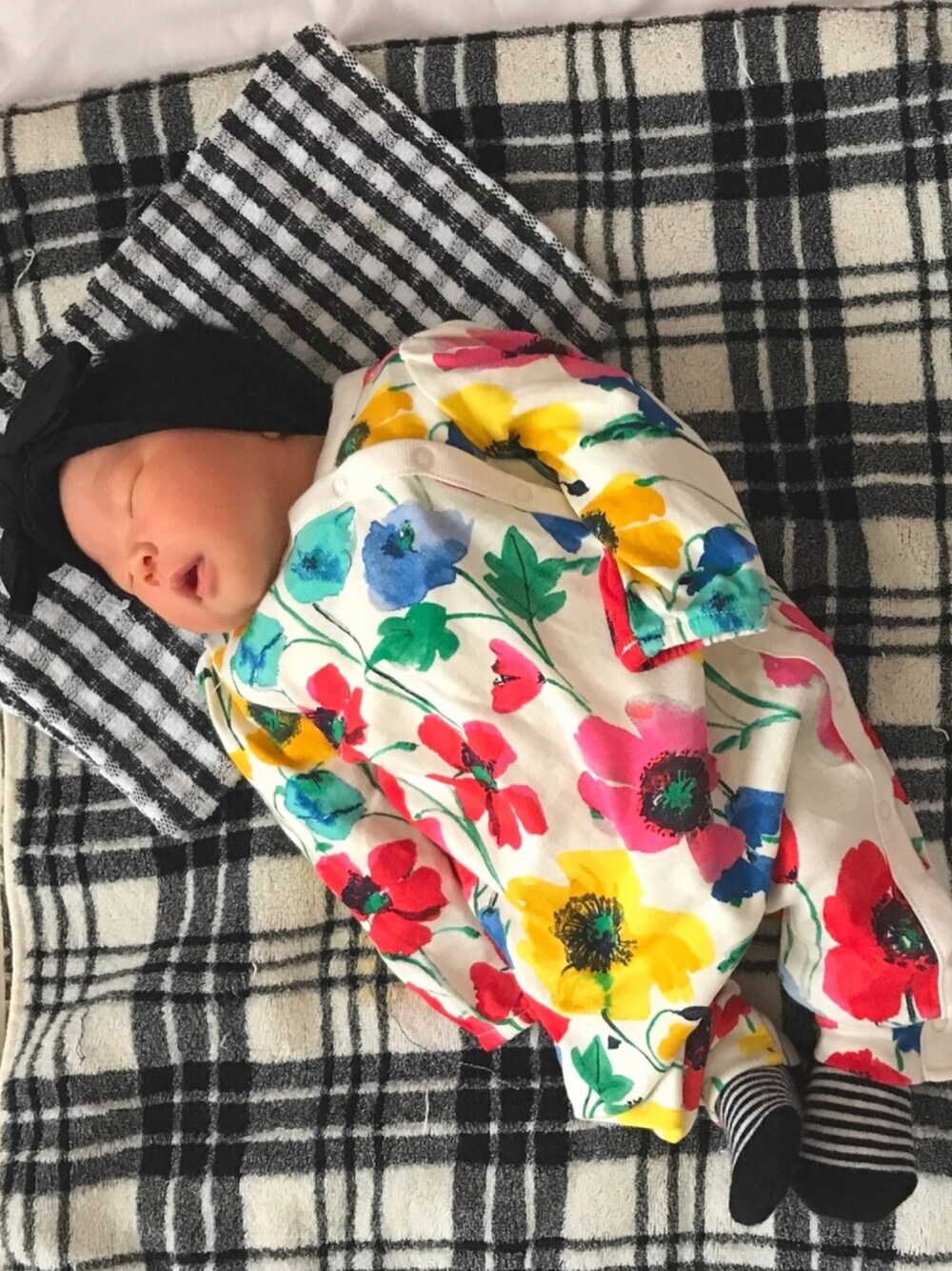 「0歳児、赤ちゃんコーデ、新生児」｜「babyGAPのアイテム（オールインワン・サロペット、その他）」を使った、M̆̈ichiruさん（キッズ・50cm）の冬コーディネートの1枚目の写真
