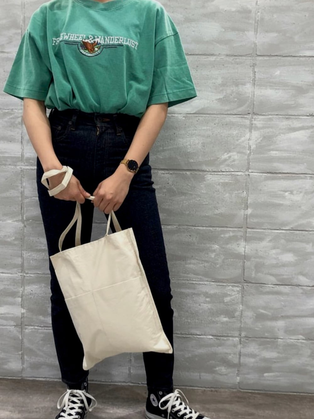 「MOUSSYのMVS SKINNY（デニムパンツ、ブルー系）」を使った、M̆̈ichiruさん（レディース・157cm）の春コーディネートの1枚目の写真