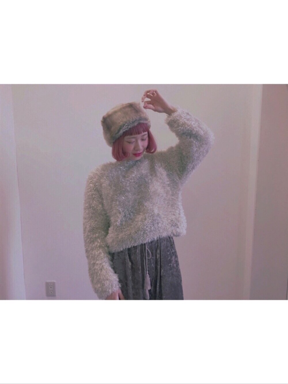 「パンツスタイル、fashion、チビーズ✳︎、もこもこ、もけもけ、ロシアン帽、ちょこびおすすめ、カジュアル、ベロアパンツ、冬」｜「Another Editionのラメシャギーニットプルオーバー/AEMBC ﾗﾒ ｼｬｷﾞｰ KNIT PO◆（ニット/セーター、ゴールド系）」を使った、ちょこびさん（レディース・154cm）の冬コーディネートの1枚目の写真
