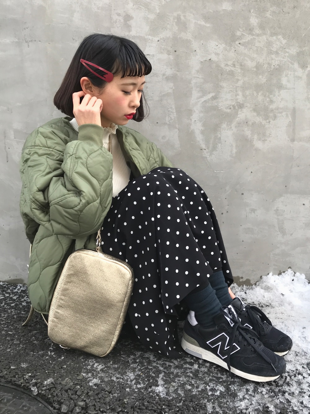 「ドット、カーキアウター、キルティング、キルティングジャケット、ちょこびおすすめ、ニューバランス、低身長、スニーカーコーデ、ヘアピン、プチプラコーデ」｜「LOWRYS FARMのキルティングブルゾン　780948 （ブルゾン、グリーン系）」を使った、ちょこびさん（レディース・154cm）の冬コーディネートの1枚目の写真