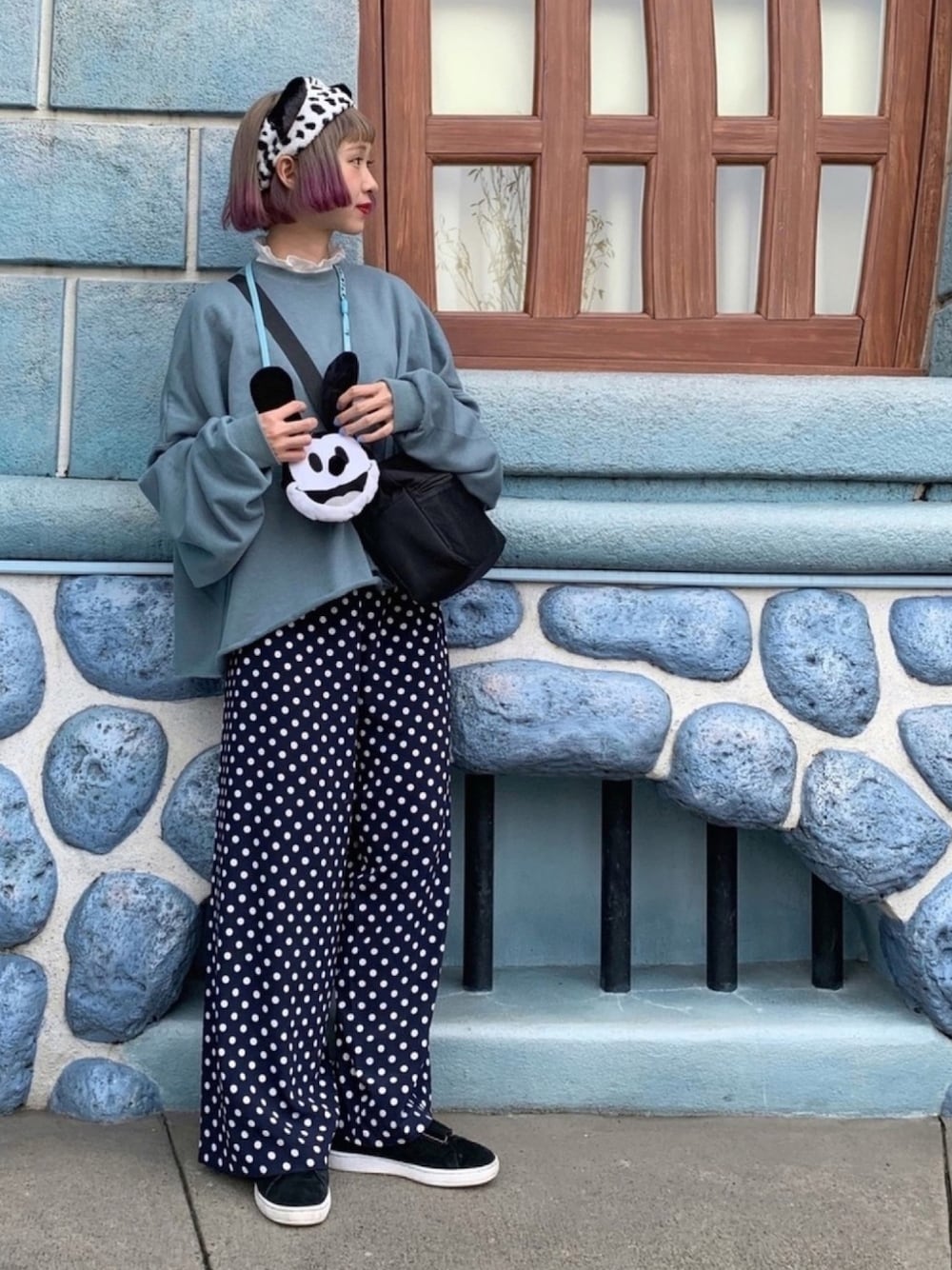 「wearhalloween2018、ディズニー、ディズニーコーデ、無地スウェット、ボリューム袖、メルロー、水色、ドットパンツ、ちょこび、ちょこびおすすめ」｜「MERLOTのオーバーサイズ裏起毛スウェットプルオーバー1064（スウェット、グリーン系）」を使った、ちょこびさん（レディース・154cm）の秋コーディネートの1枚目の写真