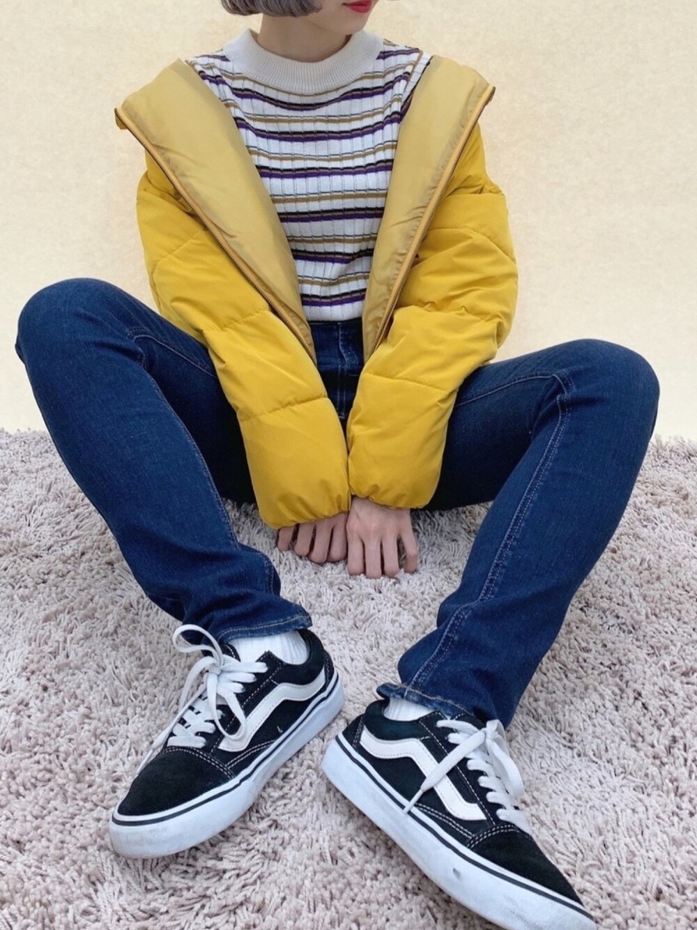 「スポーツミックス、ダウンジャケット、スキニーデニム、VANS、オールドスクール、スニーカーコーデ、イーハイフンワールドギャラリー(E hyphen world gallery)、ちょこび、韓国ファッション、スポーティ」｜「E hyphen world galleryのマルチボーダーハイネックプルオーバー（ニット/セーター、ホワイト系）」を使った、ちょこびさん（レディース・154cm）の冬コーディネートの1枚目の写真
