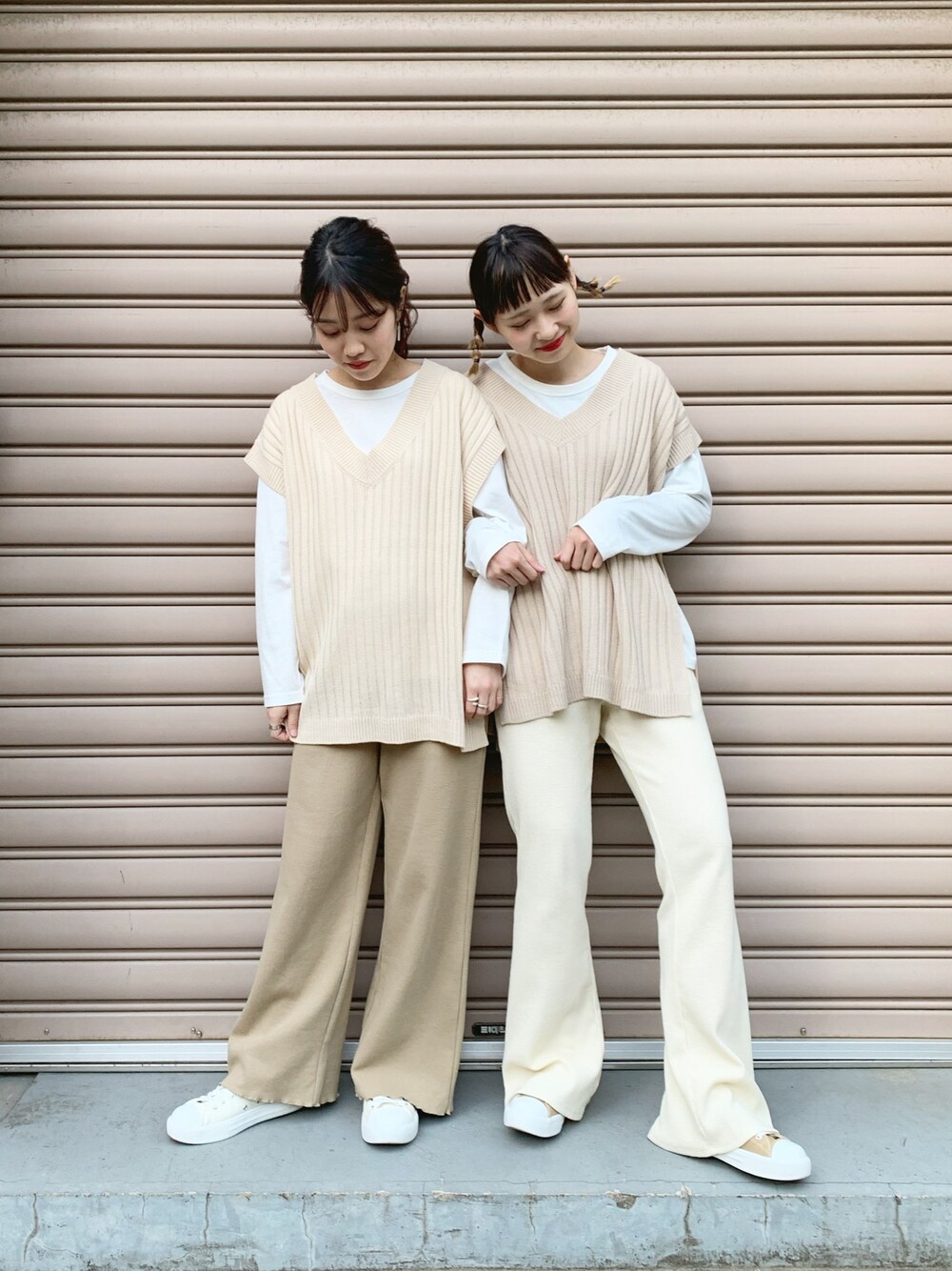 「ベージュコーデ、ホワイトコーデ、淡色コーデ、消えそうな色コーデ、はるコーデ、春色、ちょこびおすすめ、ちょこび、ベージュニット」｜「E hyphen world galleryのワイドリブベストセット＊（ベスト、ベージュ系）」を使った、ちょこびさん（レディース・154cm）の冬コーディネートの1枚目の写真