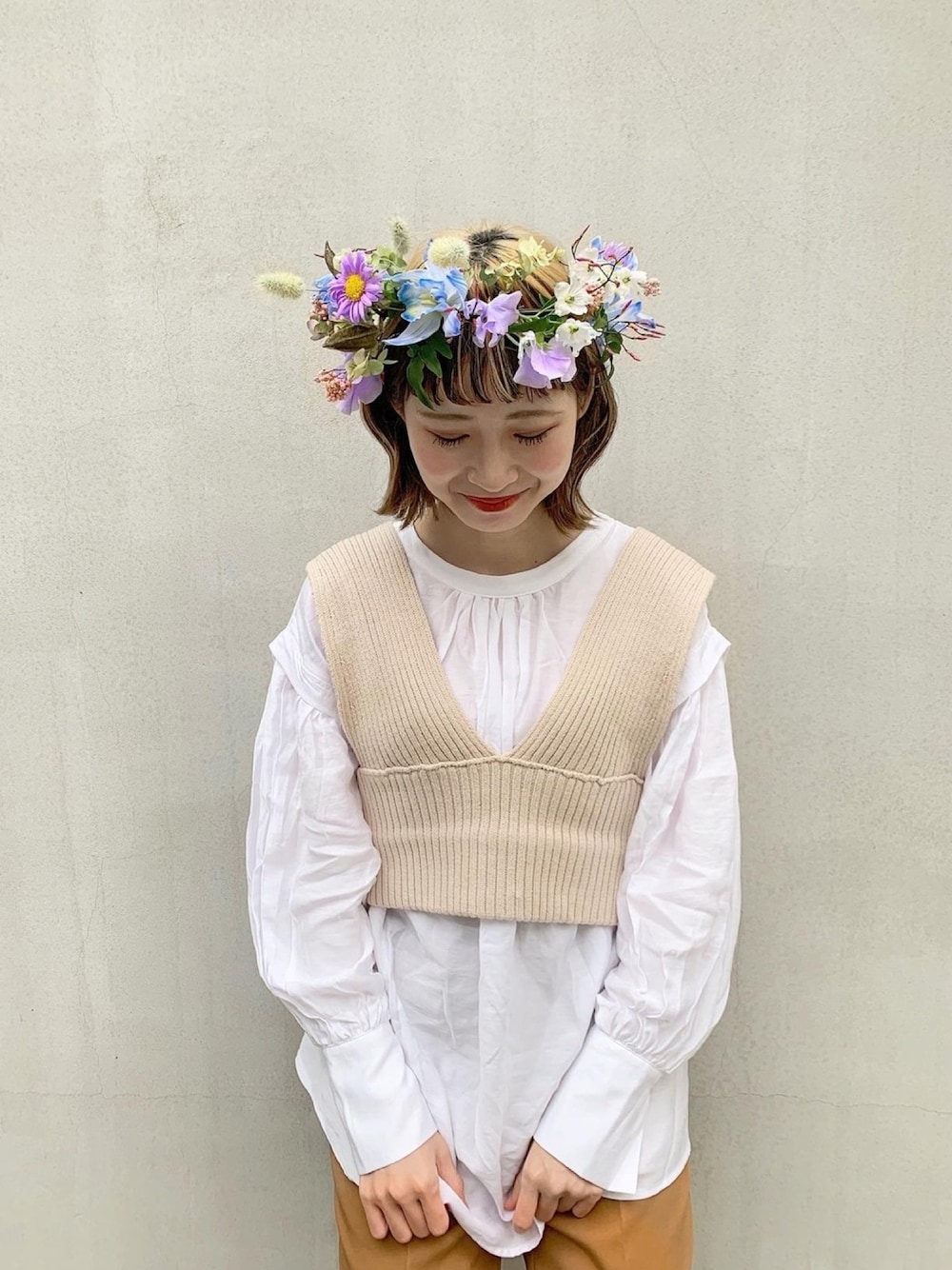 「ニットベスト、ニットビスチェ、ビスチェ、ちょこびおすすめ、花冠、ベージュコーデ、春服、春コーデ」｜「Chicoのニットベストチュニックブラウスセット（シャツ/ブラウス、ベージュ系）」を使った、ちょこびさん（レディース・154cm）の春コーディネートの1枚目の写真
