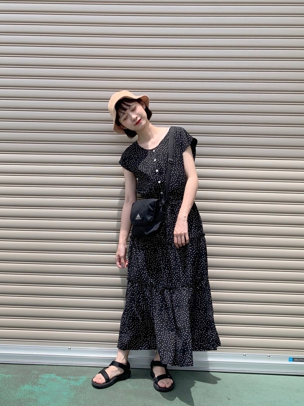 「夏、今日のコーデ、ラクチンコーデ、ドット、黒ワンピ、黒コーデ、シンプル、ちょこび」｜「one after another NICE CLAUPの【ZOZO限定】フレンチスリーブティアードワンピース（ワンピース、その他）」を使った、ちょこびさん（レディース・154cm）の夏コーディネートの1枚目の写真