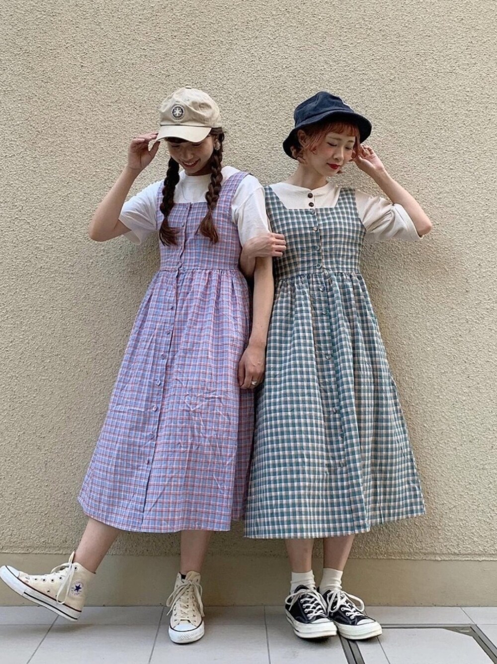 「ちょこびおすすめ、チェックスカート、ジャンパースカート、おそろいコーデ、リンクコーデ、シミラールック、ちょこび、バケットハット」｜「apres jourのヘンリーネックワッフルトップス【ZOZOTOWN限定アイテム】（Tシャツ/カットソー、ホワイト系）」を使った、ちょこびさん（レディース・154cm）の夏コーディネートの1枚目の写真