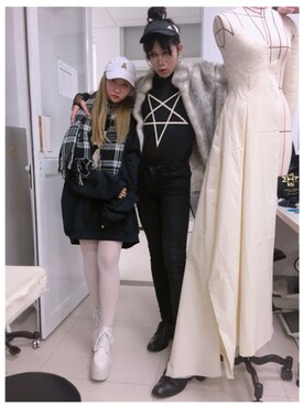 「JOYRICH（ジョイリッチ）のアイテム（キャップ、ホワイト系）」を使った、Nanaさん（レディース・157cm）の冬コーディネート