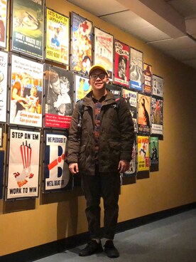 「Alpha Industries（アルファインダストリーズ）のアイテム（マウンテンパーカー）」を使った、Steven Shenさん（メンズ・178cm）の春コーディネート