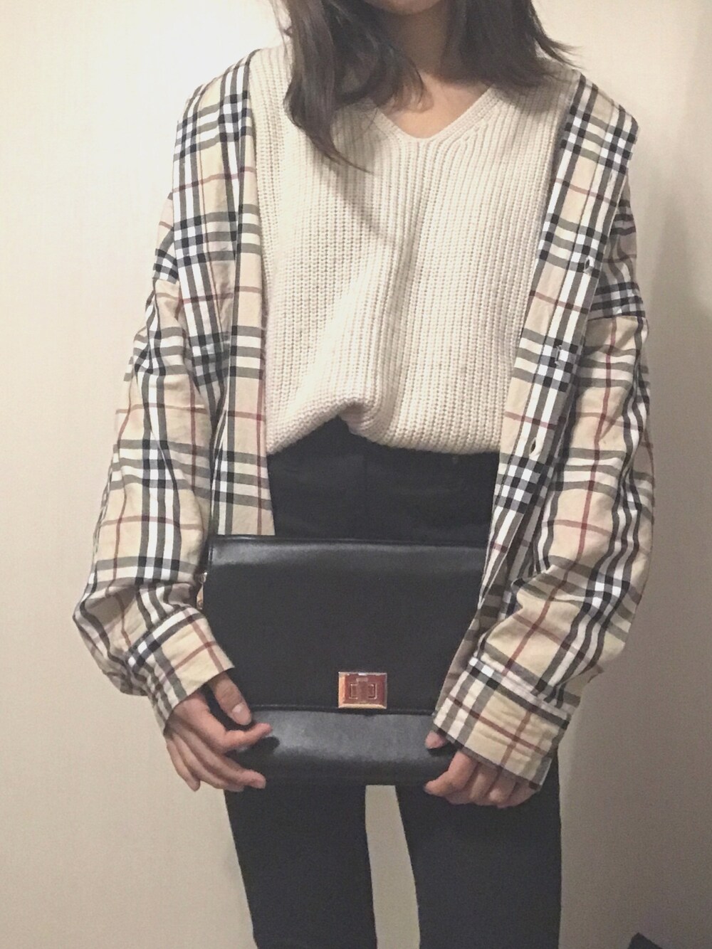 「カジュアルコーデ、秋冬コーデ、秋のコーデ、バーバリーチェック、今日のコーデ、オトナ女子、プチプラコーデ、スキニーデニム、大学生、GU」｜「GUの（GU）スキニーパンツ（パンツ、ブラック系）」を使った、ぷぷろさん（レディース・155cm）の秋コーディネートの1枚目の写真