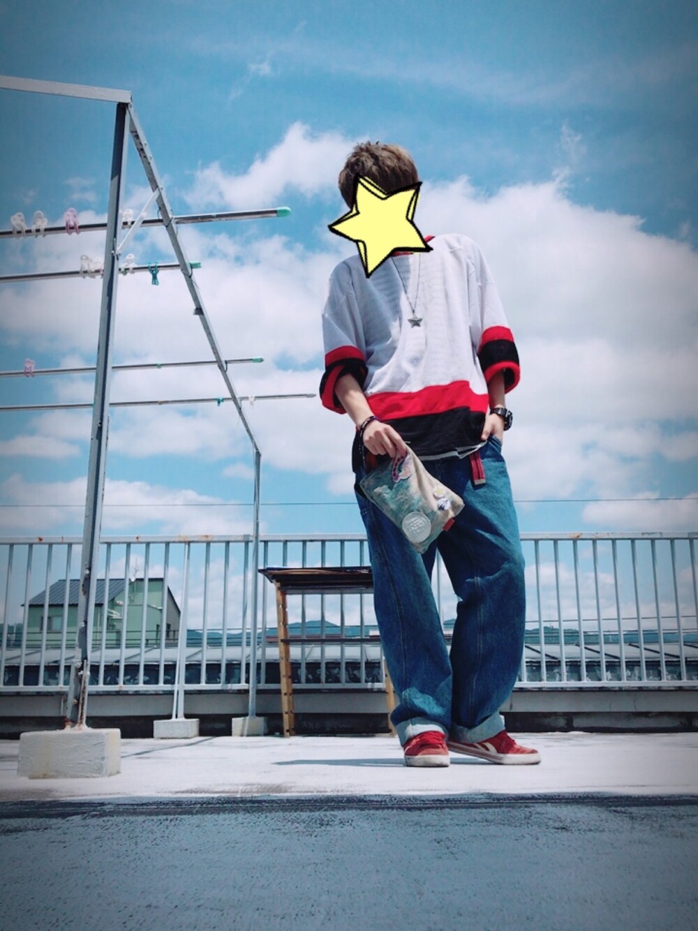 「スニーカー、ゆるゆる、ストリート、古着、リメイク、大学生」｜「usedのアイテム（トップス、ホワイト系）」を使った、うにまるさん（メンズ・175cm）の夏コーディネートの1枚目の写真