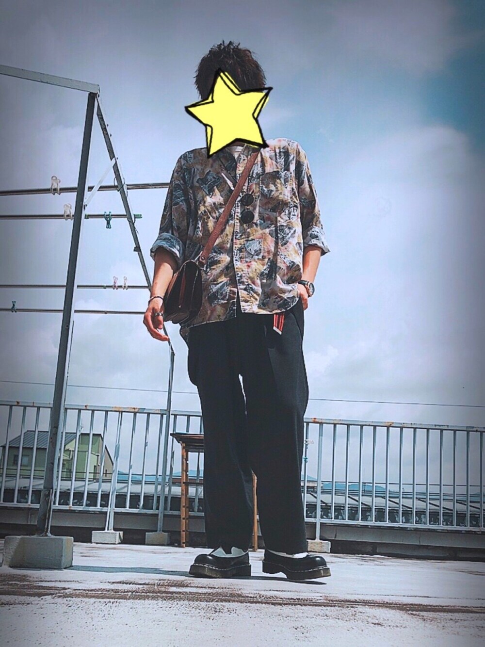 「柄シャツ、ワイドパンツ、Dr.Martens、夏、買い物」｜「usedのアイテム（シャツ/ブラウス、その他）」を使った、うにまるさん（メンズ・175cm）の夏コーディネートの1枚目の写真