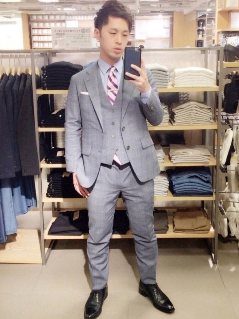 「春、スーツ、スーツスタイル、パターンオーダースーツ、スーツ男子、グレンチェック、おしゃれさんと繋がりたい」｜「SUIT SELECTのアイテム（スーツジャケット、グレー系）」を使った、kenji muneishiさん（メンズ・171cm）の春コーディネートの1枚目の写真