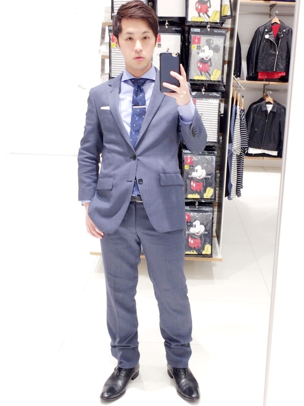 「春、春コーデ、スーツ、スーツ男子、スーツスタイル、青、ディズニー、おしゃれさんと繋がりたい」｜「BRICK HOUSEのアイテム（ネクタイ、ブルー系）」を使った、kenji muneishiさん（メンズ・171cm）の春コーディネートの1枚目の写真