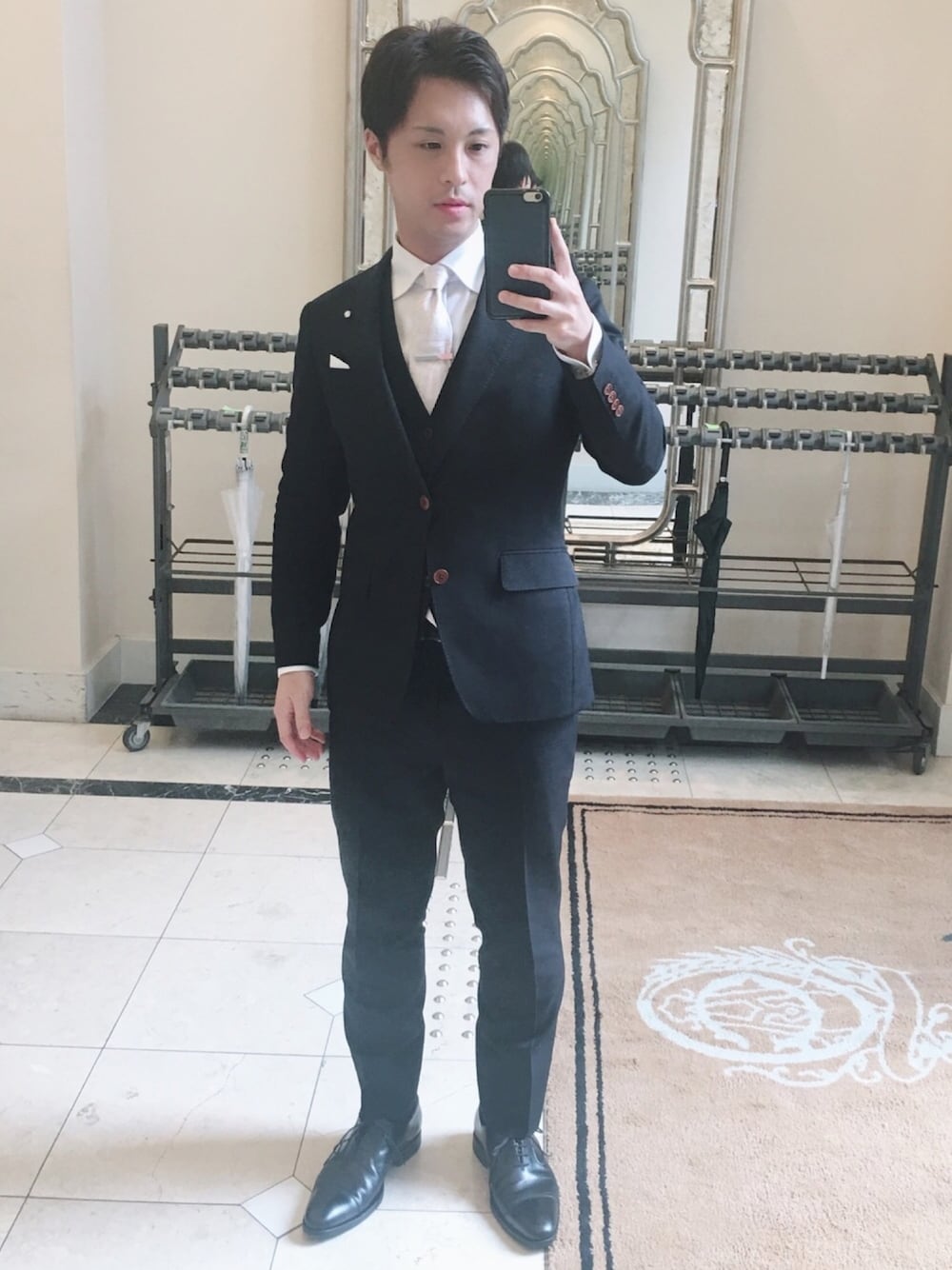 「結婚式、結婚式スタイル、結婚式コーデ、スーツ、スーツスタイル」｜「SUIT SELECTのアイテム（スーツジャケット、ブルー系）」を使った、kenji muneishiさん（メンズ・171cm）の秋コーディネートの1枚目の写真