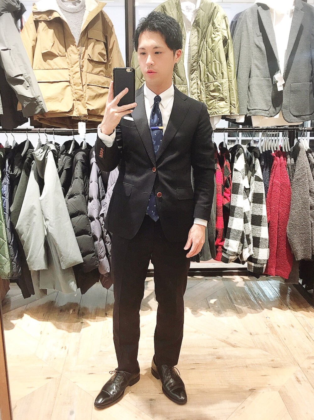 「スーツ、スーツコーデ、スーツスタイル、ネイビー」｜「SUIT SELECTのアイテム（セットアップ、ブルー系）」を使った、kenji muneishiさん（メンズ・171cm）の秋コーディネートの1枚目の写真