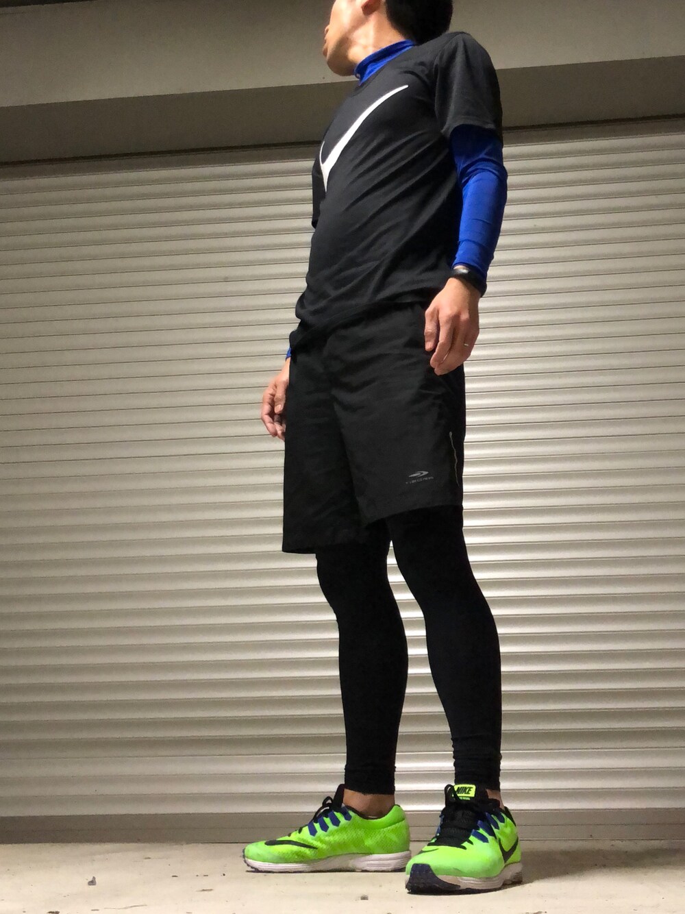 「ランニングスタイル、NIKE」｜「TIGORAのアイテム（その他パンツ、ブラック系）」を使った、morikoさん（メンズ・167cm）の冬コーディネートの1枚目の写真