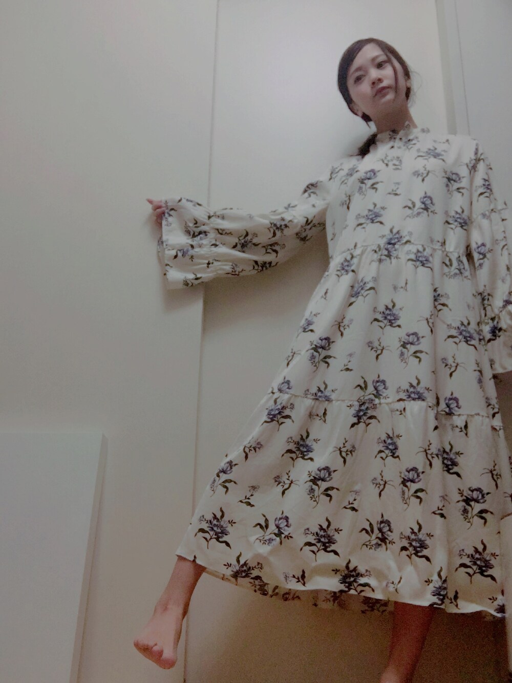 浜田翔子さんの「FLOWER DRESS（MOUSSY）」を使ったコーディネート