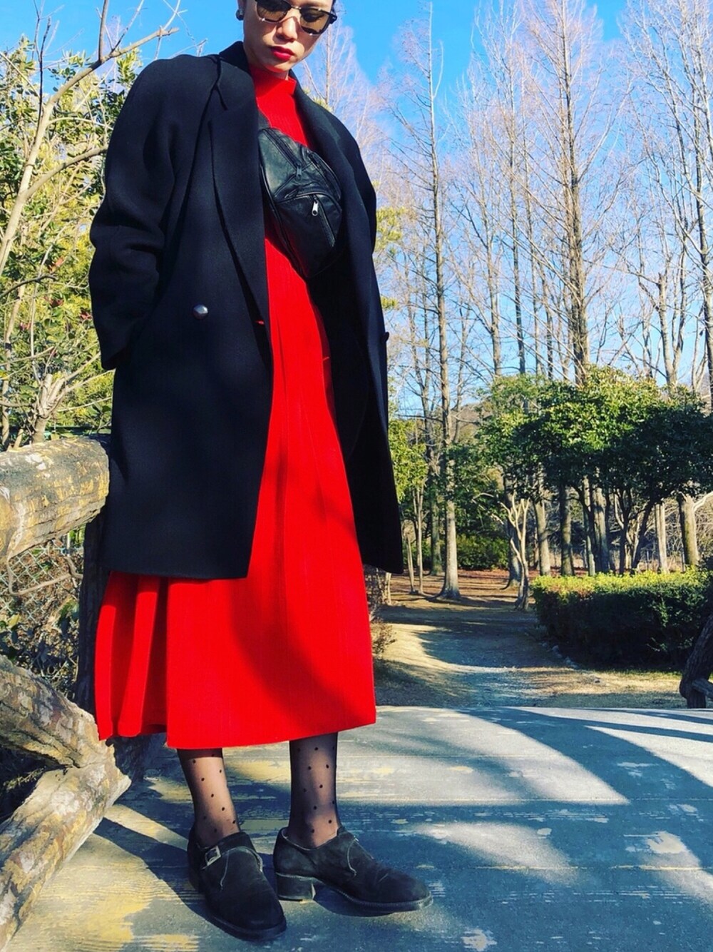 「古着、used、vintage、シンプルコーデ、お洒落さんとつながりたい、きれいめカジュアル、ユニクロ、赤、ママコーデ、ウエストポーチ」｜「stephane kelianのアイテム（その他シューズ、ブラック系）」を使った、▼ucaさん（レディース・160cm）の春コーディネートの1枚目の写真