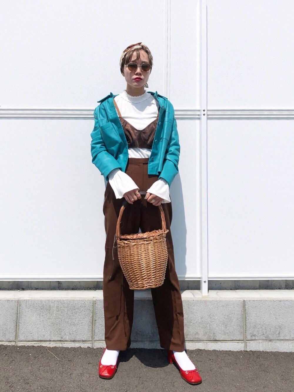「古着、used、おしゃれさんと繋がりたい、きれいめカジュアル、spring、フリル、かごバッグ、ママコーデ」｜「GUのアイテム（サングラス、ブラウン系）」を使った、▼ucaさん（レディース・160cm）の春コーディネートの1枚目の写真