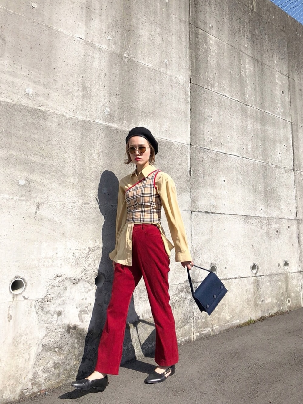 「はるコーデ、オトナカジュアル、春、ハイウエスト、パンツスタイル、シャツスタイル、vintage、古着、used、ママコーデ」｜「BURBERRYのアイテム（その他トップス、ベージュ系）」を使った、▼ucaさん（レディース・160cm）の春コーディネートの1枚目の写真