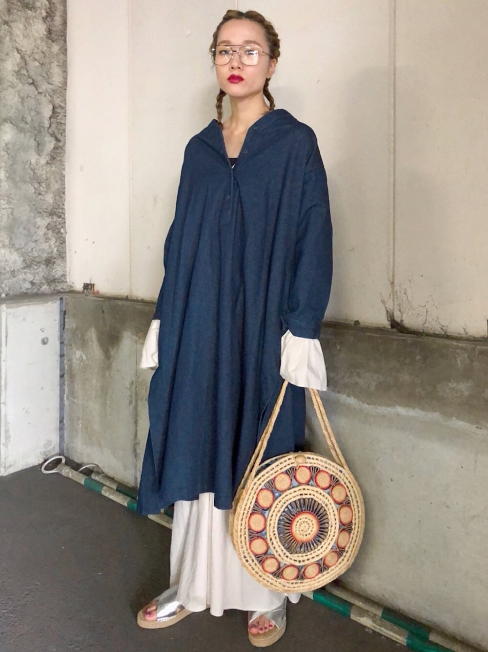 「古着、used、vintage、大人カジュアル、シンプル、ゆるコーデ、ロングワンピース、デニム、ワンピース、ママコーデ」｜「6のアイテム（ワンピース、ホワイト系）」を使った、▼ucaさん（レディース・160cm）の夏コーディネートの1枚目の写真