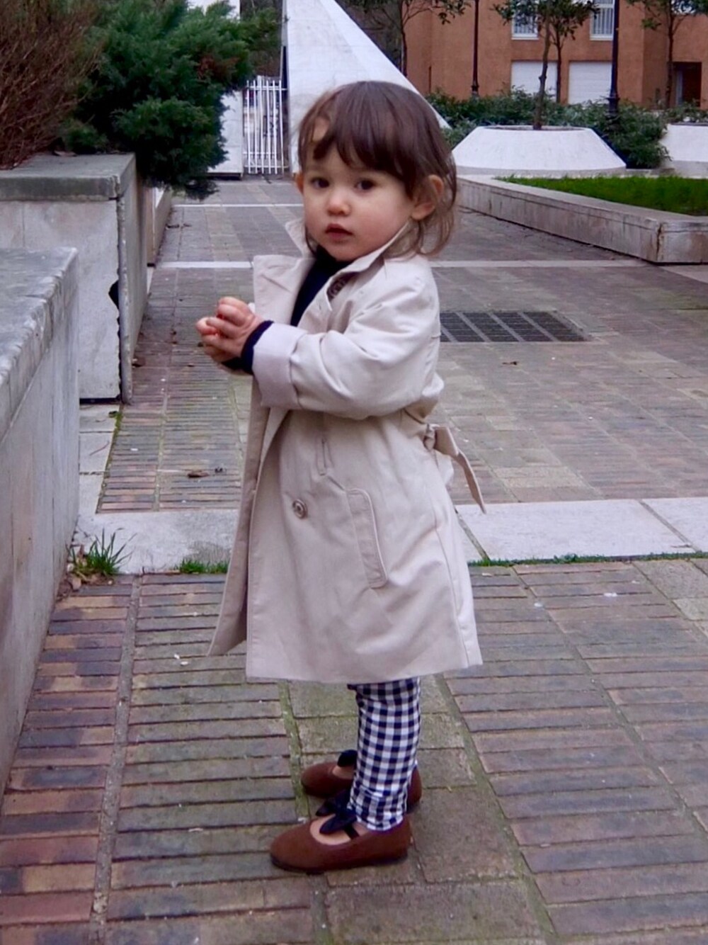 「トレンチコート、trench coat、ginghamcheck、ZARA KIDS、ギンガムチェック、バレリーナ、リボン、Ballerina、bow」｜「☆のアイテム（その他、その他）」を使った、Lilyさん（キッズ・80cm）の冬コーディネートの1枚目の写真