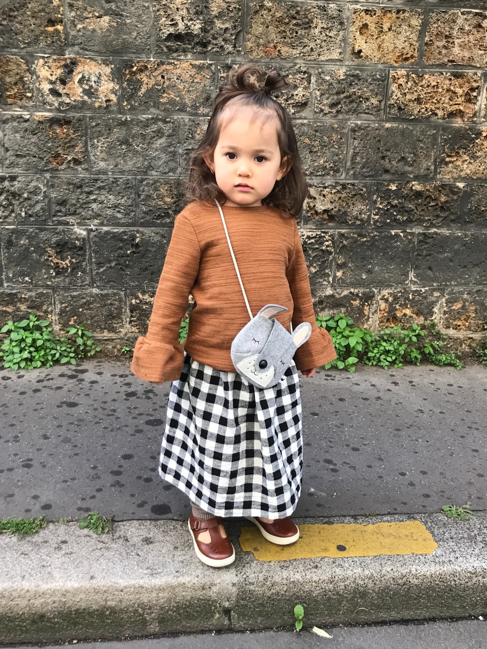「gingham、ギンガムチェック、ザラキッズ、アキコーデ、autumn、ZARA KIDS、camel、monotone、韓国子供服」｜「ZARA KIDSのアイテム（スカート、ブラック系）」を使った、Lilyさん（キッズ・90cm）の秋コーディネートの1枚目の写真