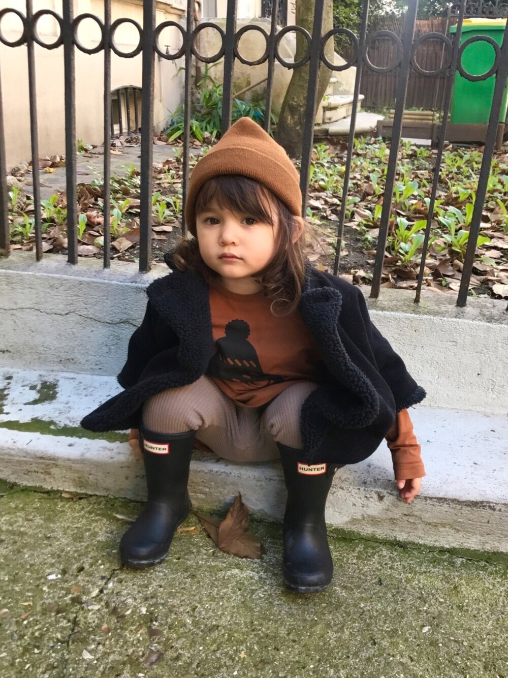「HUNTER、ハンター、Tao、TheAnimalsObservatory、bobochoses、BOBO CHOSES、ボボショセス、ザラキッズ、ZARA KIDS」｜「ZARA KIDSのアイテム（ニットキャップ/ビーニー、ブラウン系）」を使った、Lilyさん（キッズ・90cm）の秋コーディネートの1枚目の写真