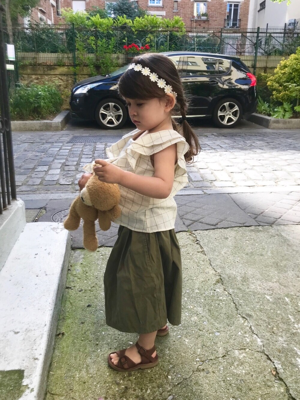 「ZARA KIDS、ザラキッズ、ブランシェス、ナチュラル、オフホワイト、ヘアバンド、オープンバック」｜「ZARA KIDSのアイテム（シャツ/ブラウス、ホワイト系）」を使った、Lilyさん（キッズ・100cm）の夏コーディネートの1枚目の写真