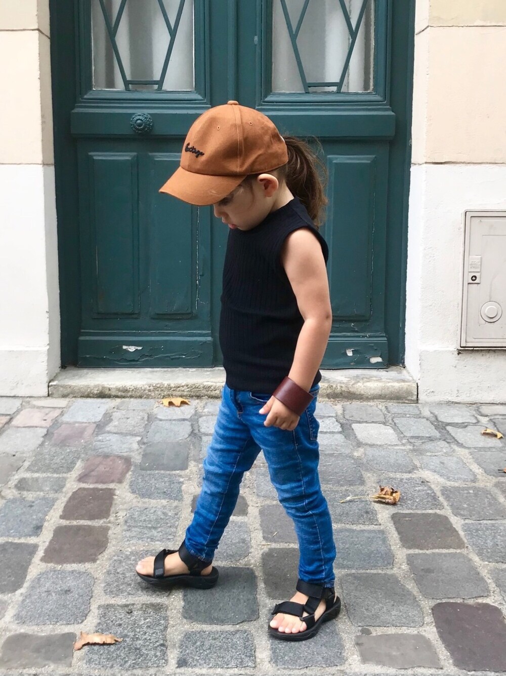 「ブランシェス、ベージュキャップ、ハイネック、ブラックコーデ、スキニージーンズ、ザラキッズ、ZARA KIDS」｜「☆のアイテム（その他雑貨、その他）」を使った、Lilyさん（キッズ・100cm）の夏コーディネートの1枚目の写真