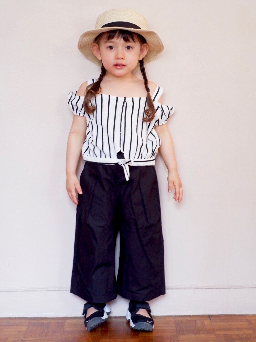 「nike rift、ナイキリフト、ストライプ、ZARA KIDS、monotone、モノトーン、blackandwhite、オフショルダー、カンカン帽」｜「☆のアイテム（その他、その他）」を使った、Lilyさん（キッズ・100cm）の春コーディネートの1枚目の写真