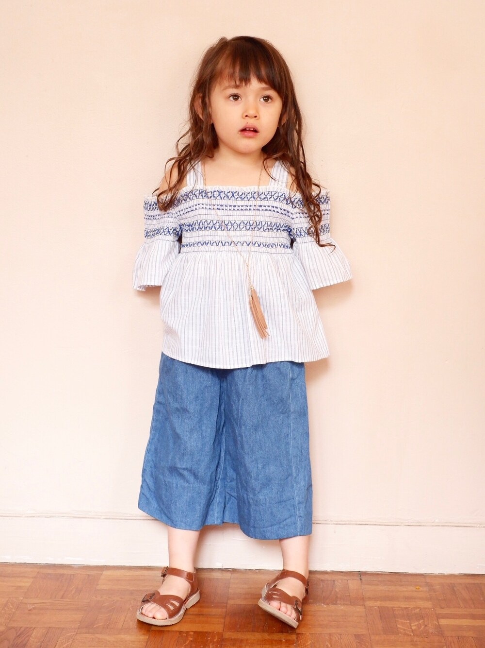 「ZARA KIDS、オフショルダー、ブルー、キャメル、ボヘミアン、デニム」｜「☆のアイテム（その他、その他）」を使った、Lilyさん（キッズ・100cm）の春コーディネートの1枚目の写真