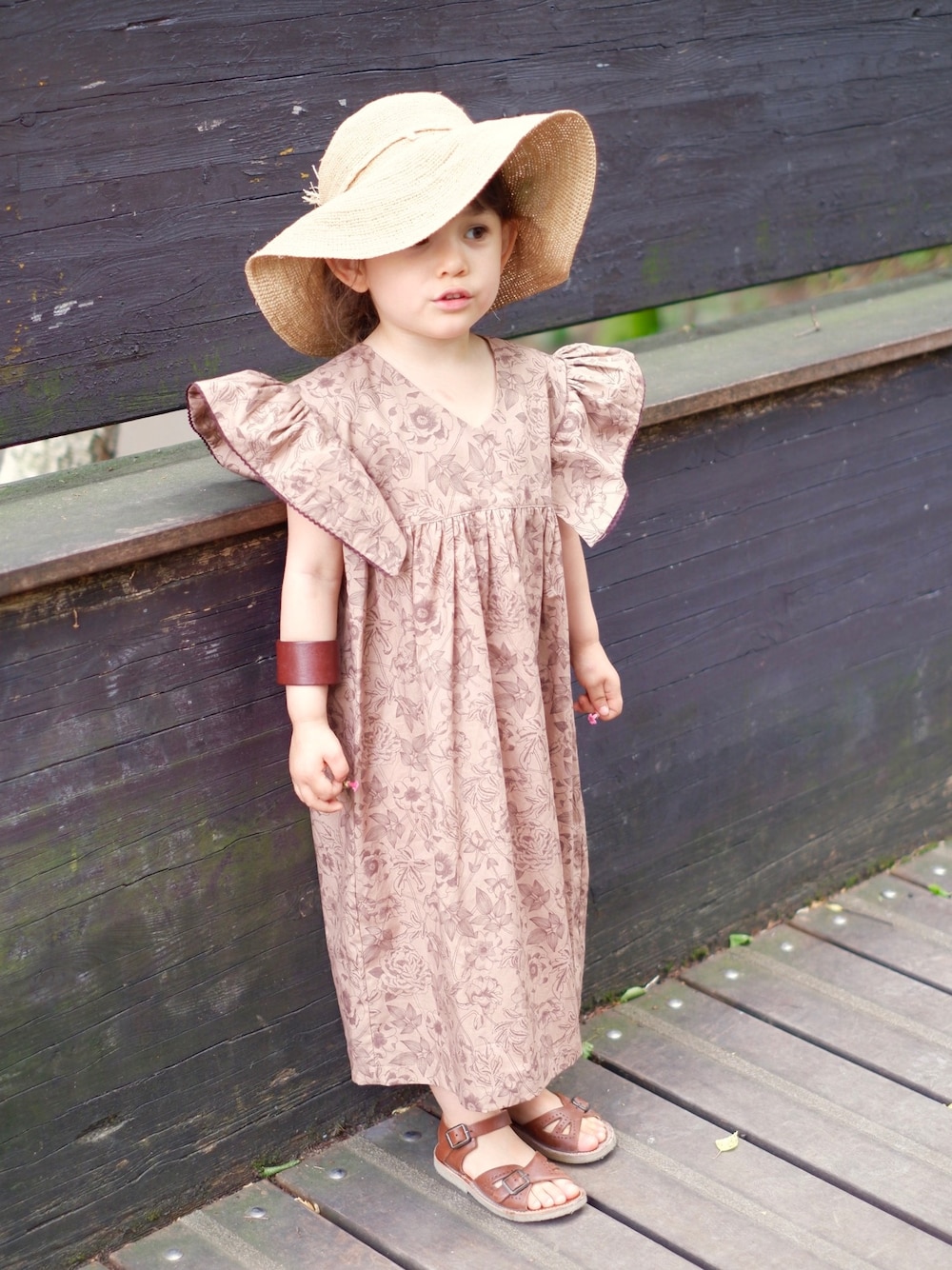 「summer、girl、handmade、ハンドメイド、つばひろハット、ツバ広ハット、ボリューム袖、ロングワンピース」｜「Handmadeのアイテム（ドレス、ベージュ系）」を使った、Lilyさん（キッズ・100cm）の夏コーディネートの1枚目の写真