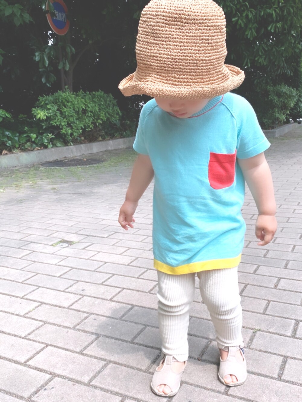 「むすこーで」｜「FUBのアイテム（ニット/セーター、ブルー系）」を使った、souさん（キッズ・80cm）の夏コーディネートの1枚目の写真