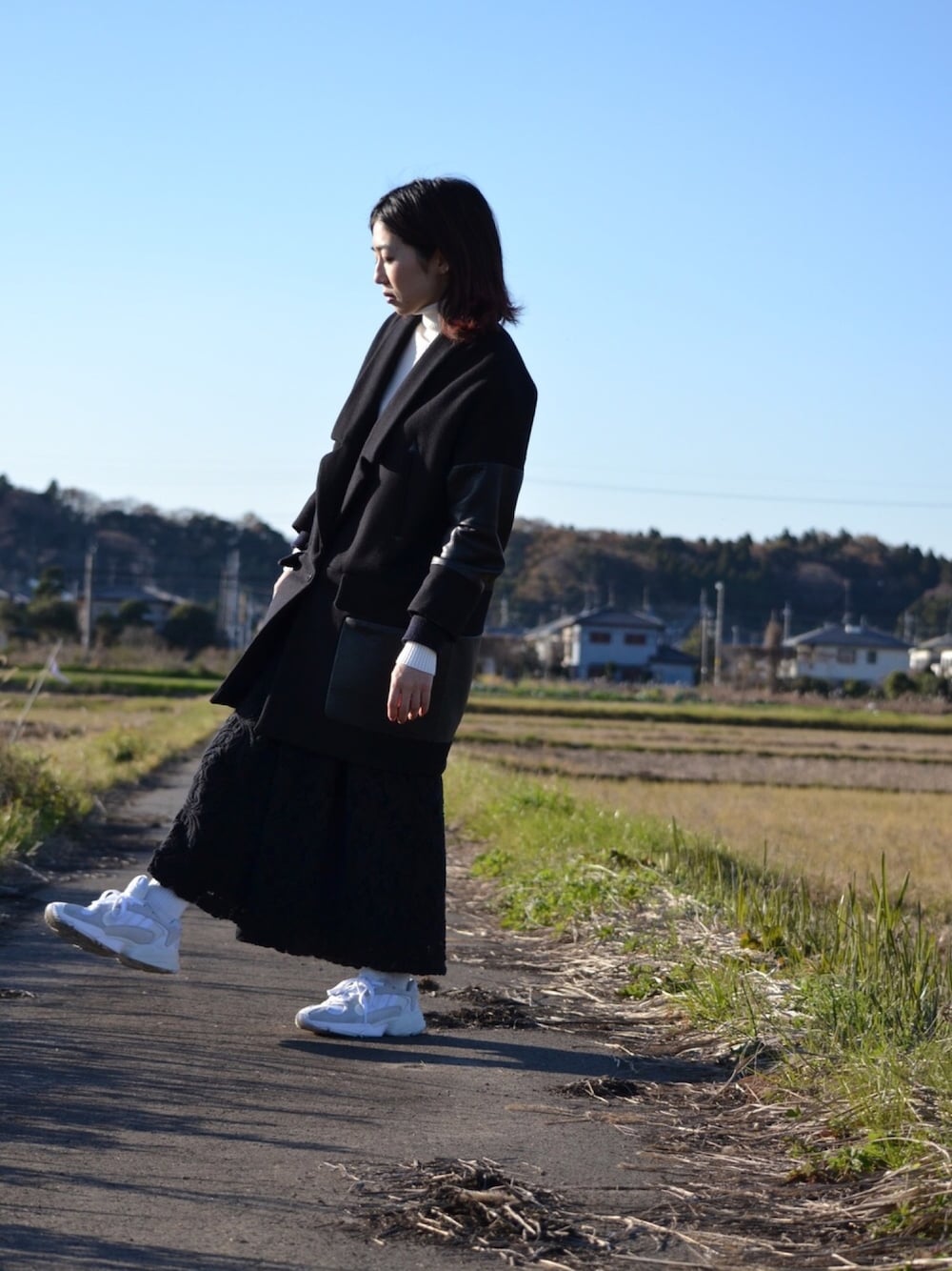 「ザラ、レイチェルコーミー、ZARA、RACHEL COMEY、白、黒、総レース、サロペット、adidas、スニーカー」｜「Rachel Comeyのアイテム（ジャケット/アウター、ブラック系）」を使った、Yuko Nakamuraさん（レディース・159cm）の冬コーディネートの1枚目の写真