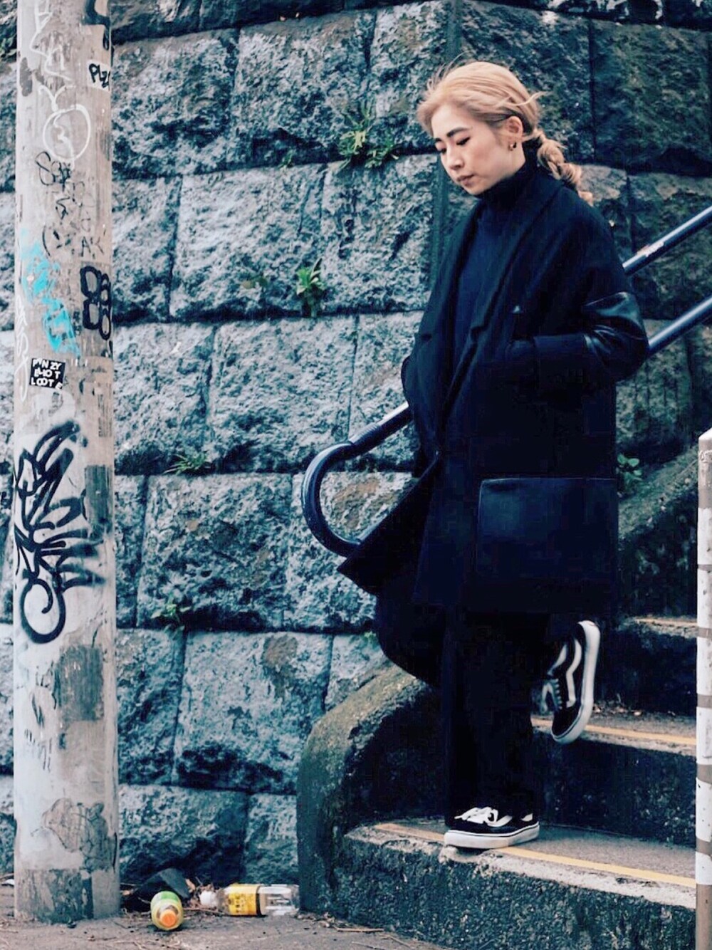 「オールブラック、ブラック、黒、RACHEL COMEY、sacai、VANS、ZARA、カジュアル、タートルネック、冬コーデ」｜「Sacaiのアイテム（ニット/セーター、その他）」を使った、Yuko Nakamuraさん（レディース・159cm）の冬コーディネートの1枚目の写真