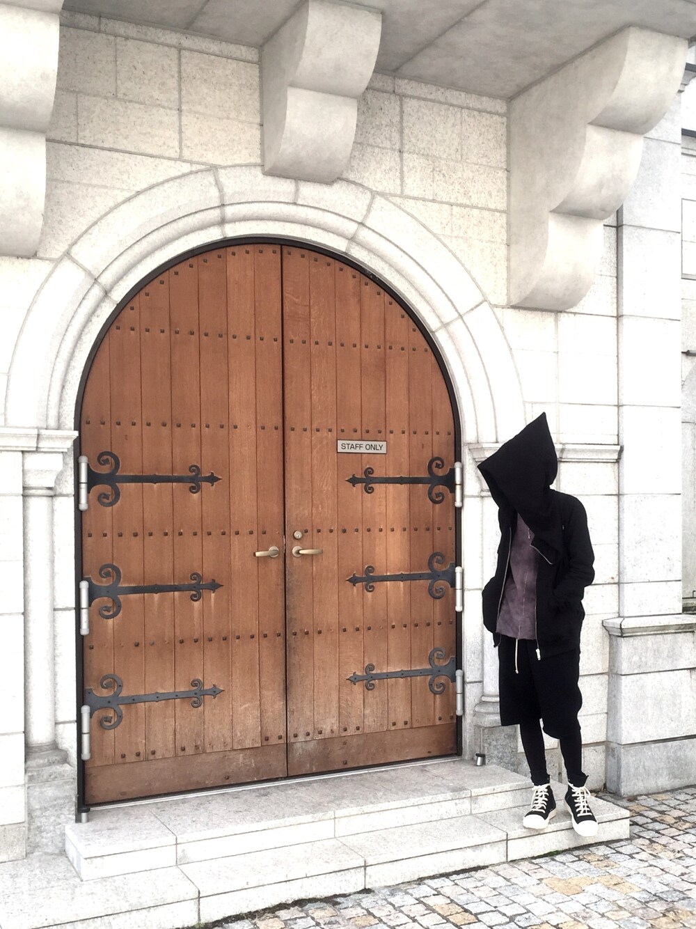 「モード、冬、ショートパンツ、サルエルパンツ、パーカー、レギンス」｜「DRKSHDWのアイテム（スニーカー、ブラック系）」を使った、Nao°さん（メンズ・163cm）の冬コーディネートの1枚目の写真